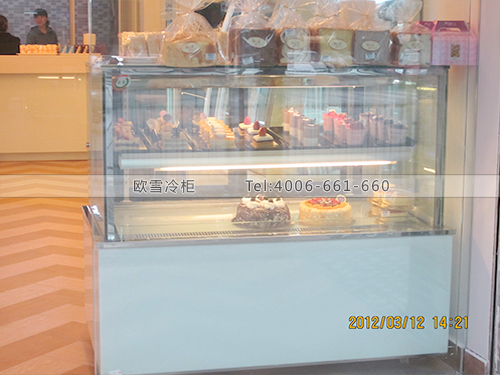 F016深圳福田開心點面包店定做蛋糕展示柜